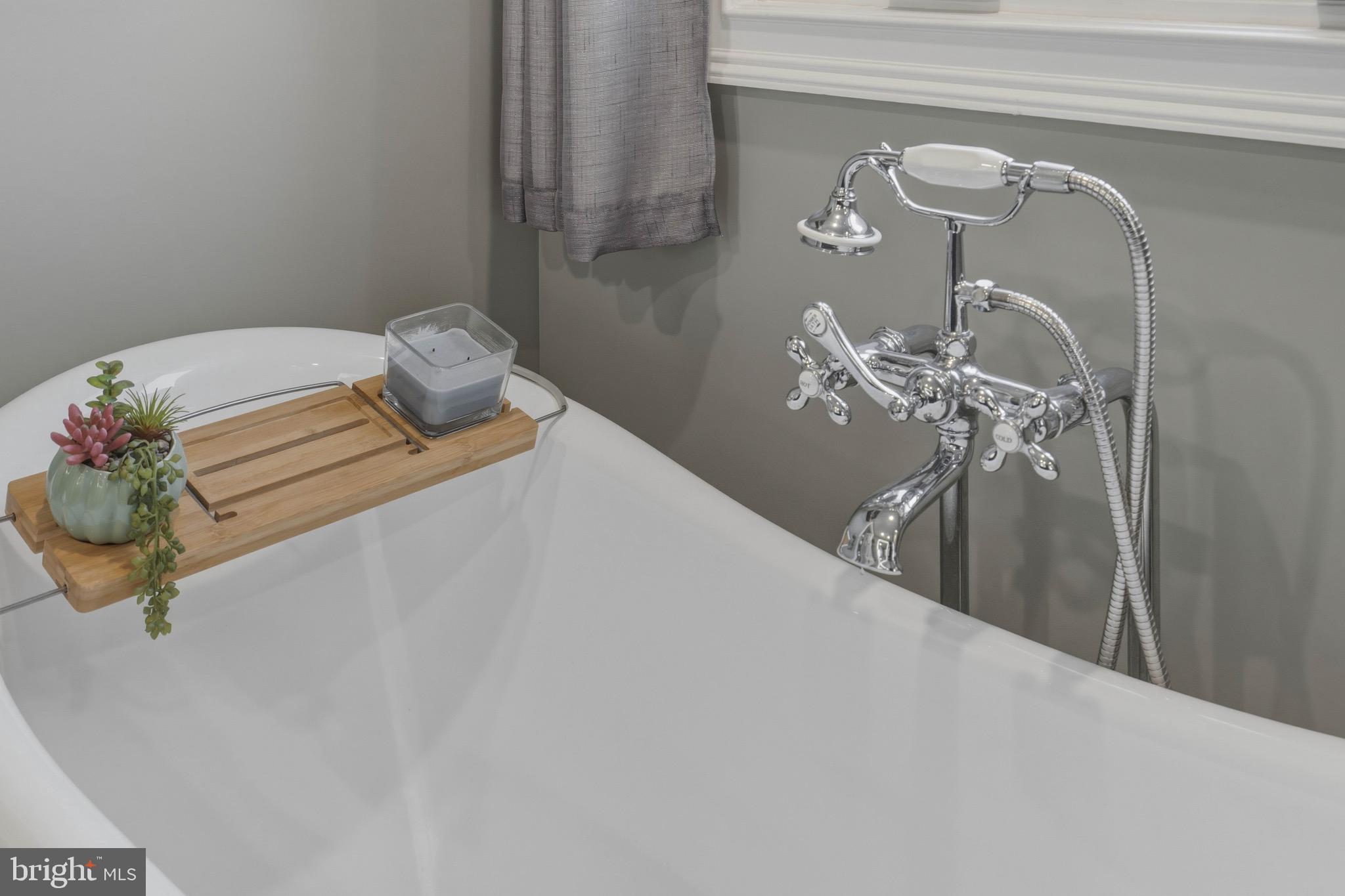 13494 Proctor Road Philadelphia, PA 19116 - Photo 34 of 59 Main bathroom Closeup