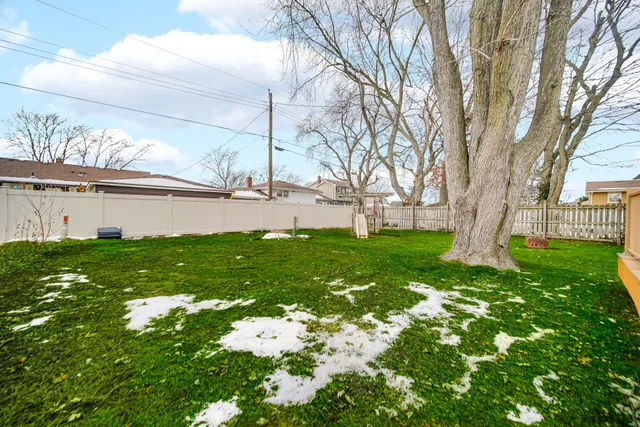 $349,000 | 9604 Hawthorne Drive, Munster, IN 46321