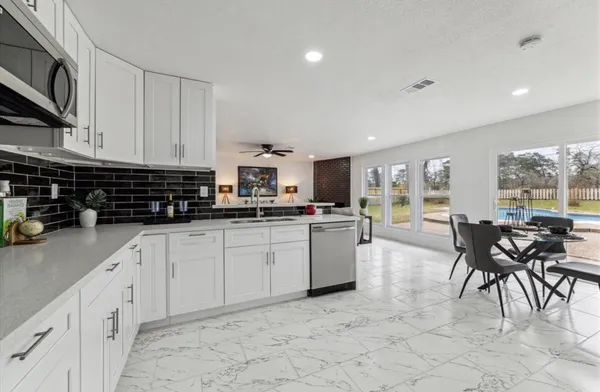 $3,300 | 1210 Burning Tree Road, Kingwood, TX 77339