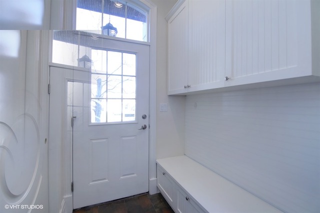 1055 Cherokee Road Wilmette, IL 60091 - Photo 12 of 25 a bathroom with a bathtub and window