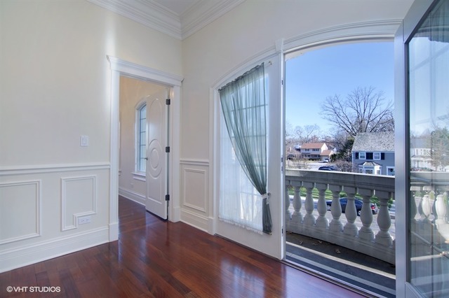 1055 Cherokee Road Wilmette, IL 60091 - Photo 20 of 25 a view of a balcony with wooden floor