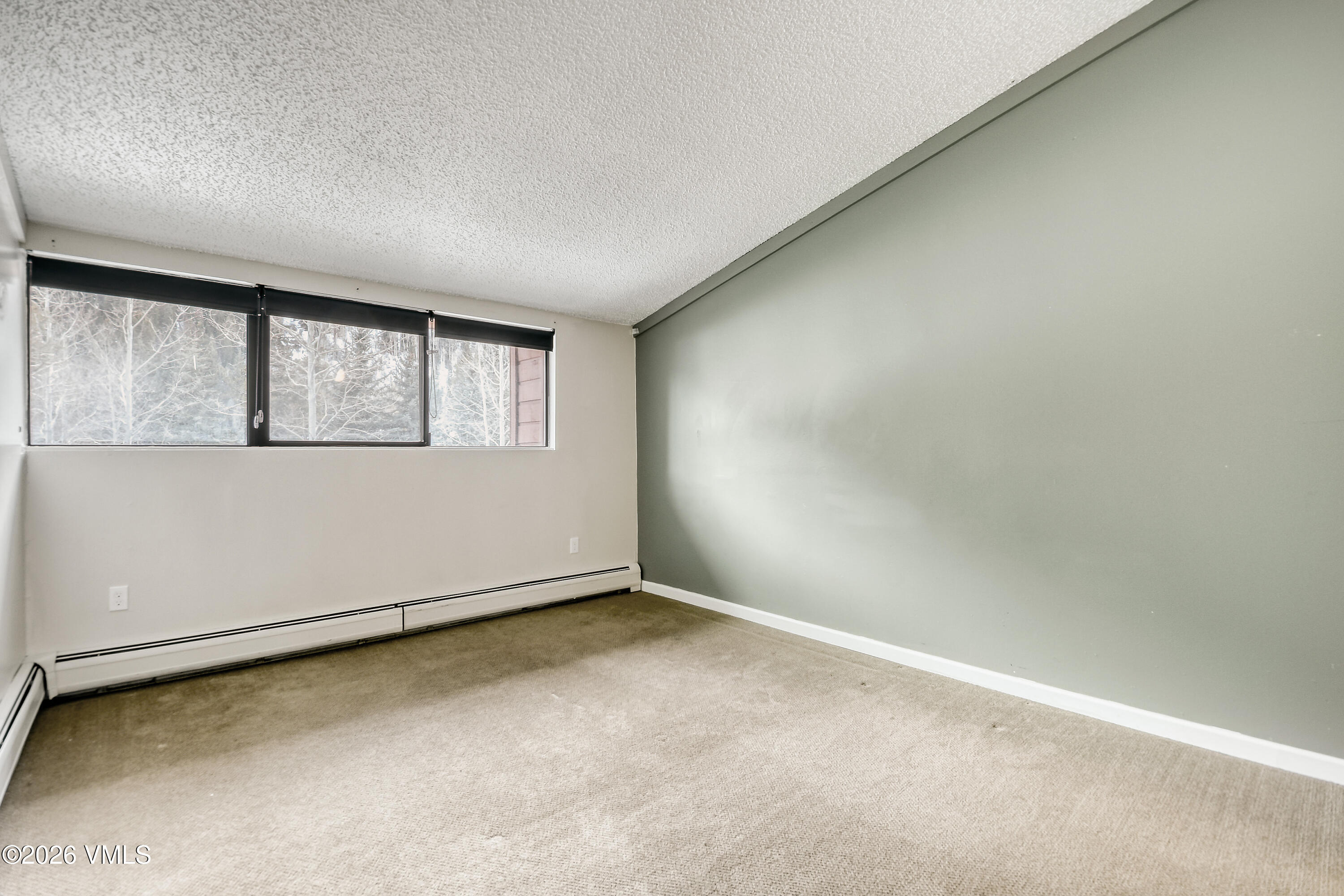 4506 Spruce Way, Unit 20 Vail, CO 81657 - Photo 8 of 17 an empty room with a window