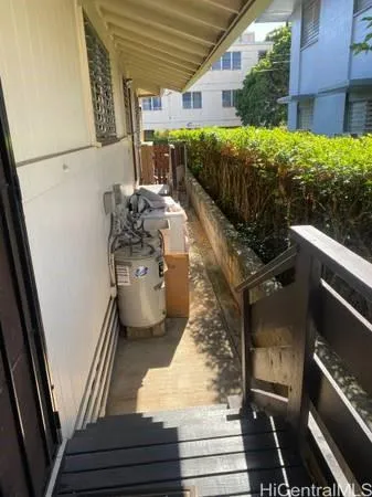 $1,800 | 54 Hiʻaloa Street, Honolulu, HI 96817