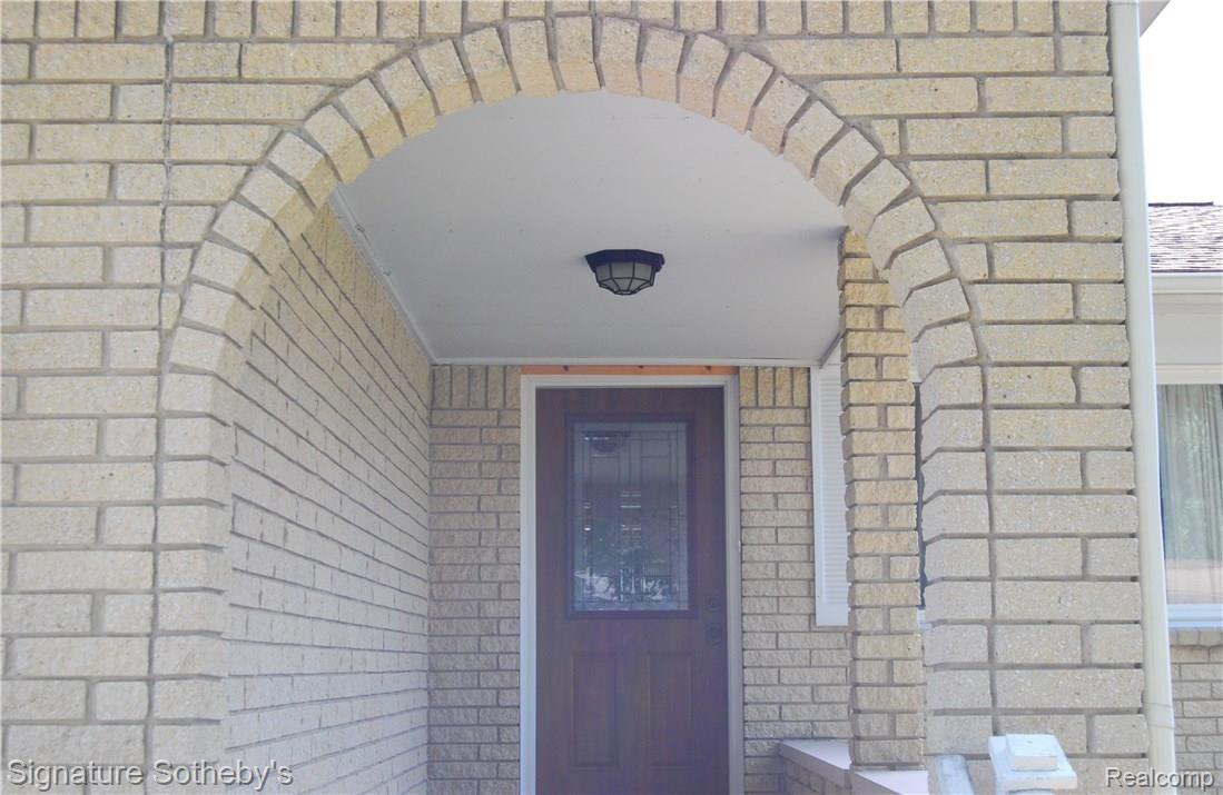 1220 Torpey Road Troy, MI 48083 - Photo 2 of 31 2 (2).JPG