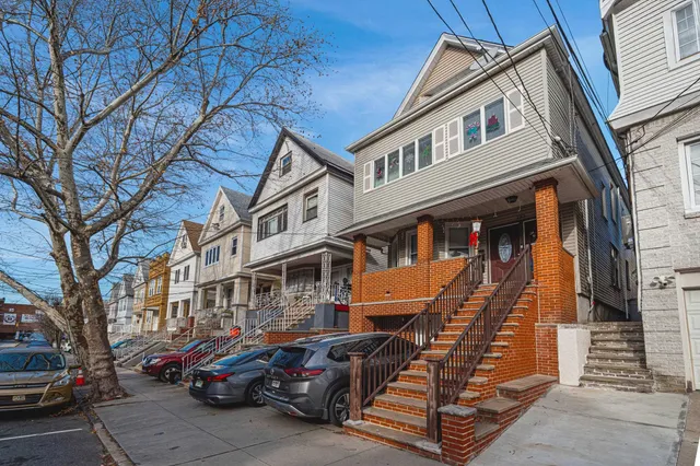 $2,600 | 133 West 28th Street, Unit 1, Bayonne, NJ 07002