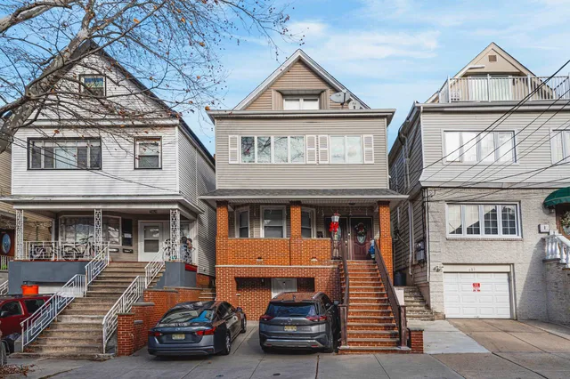 $2,600 | 133 West 28th Street, Unit 1, Bayonne, NJ 07002