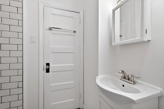 $2,600 | 133 West 28th Street, Unit 1, Bayonne, NJ 07002