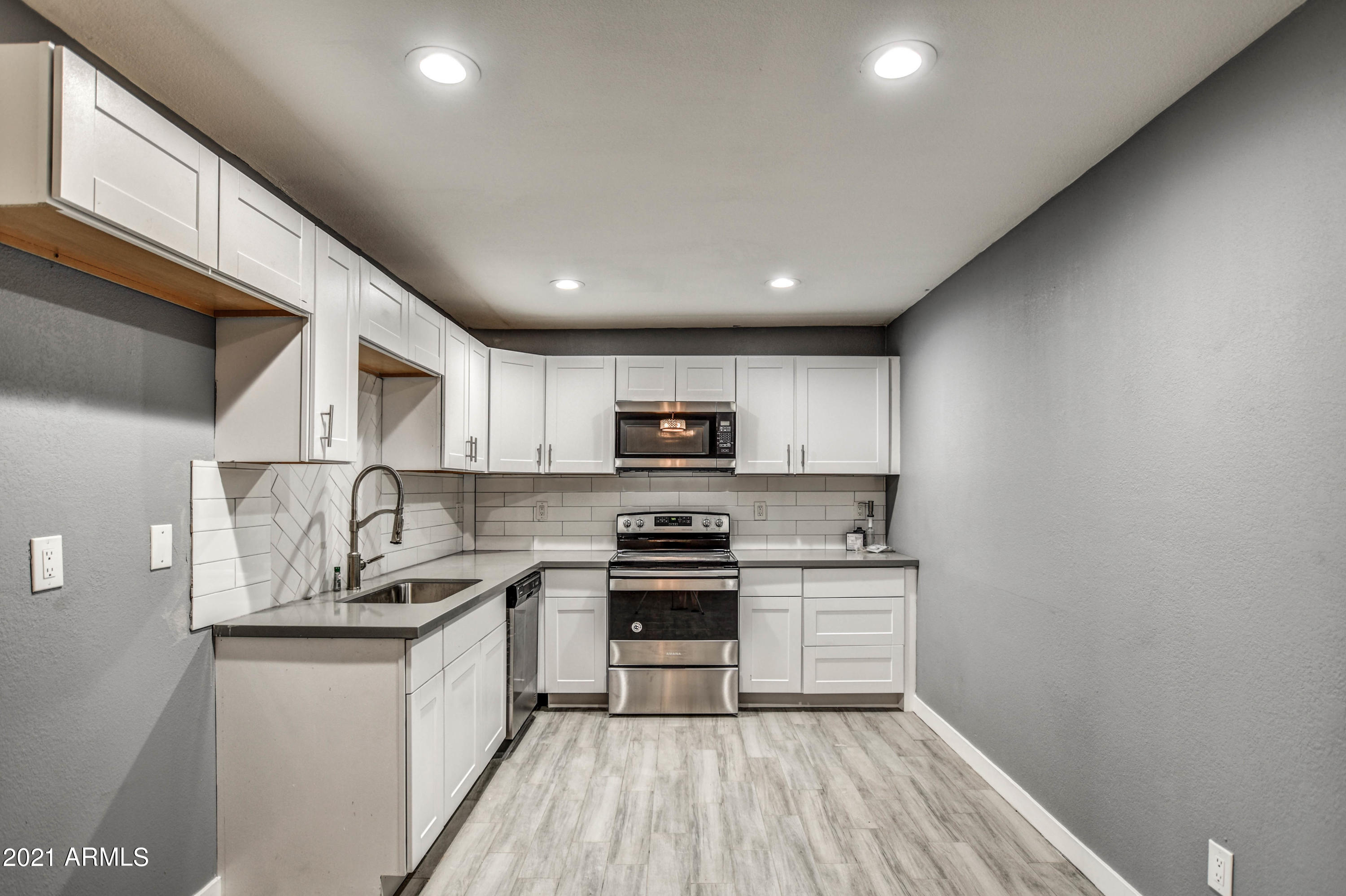 6413 West Osborn Road Phoenix, AZ 85033 - Photo 11 of 30 KITCHEN 2