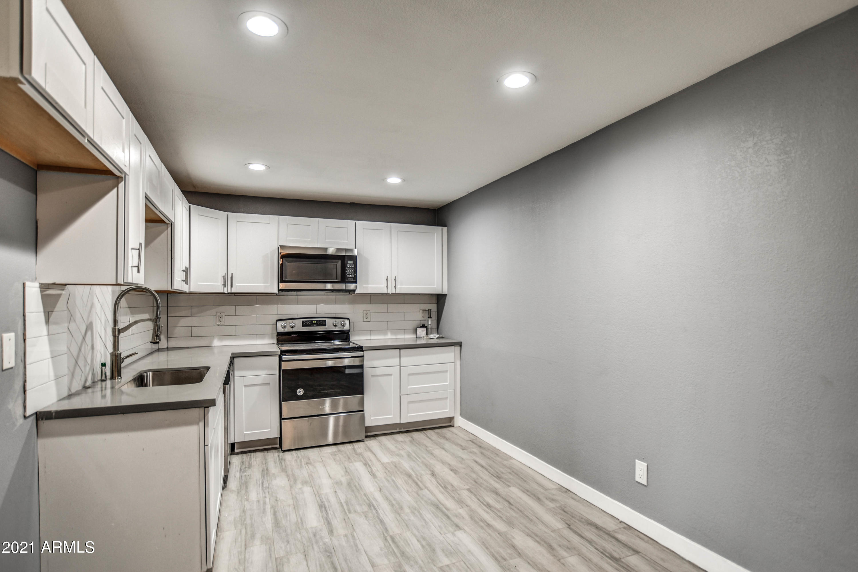 6413 West Osborn Road Phoenix, AZ 85033 - Photo 13 of 30 KITCHEN 3