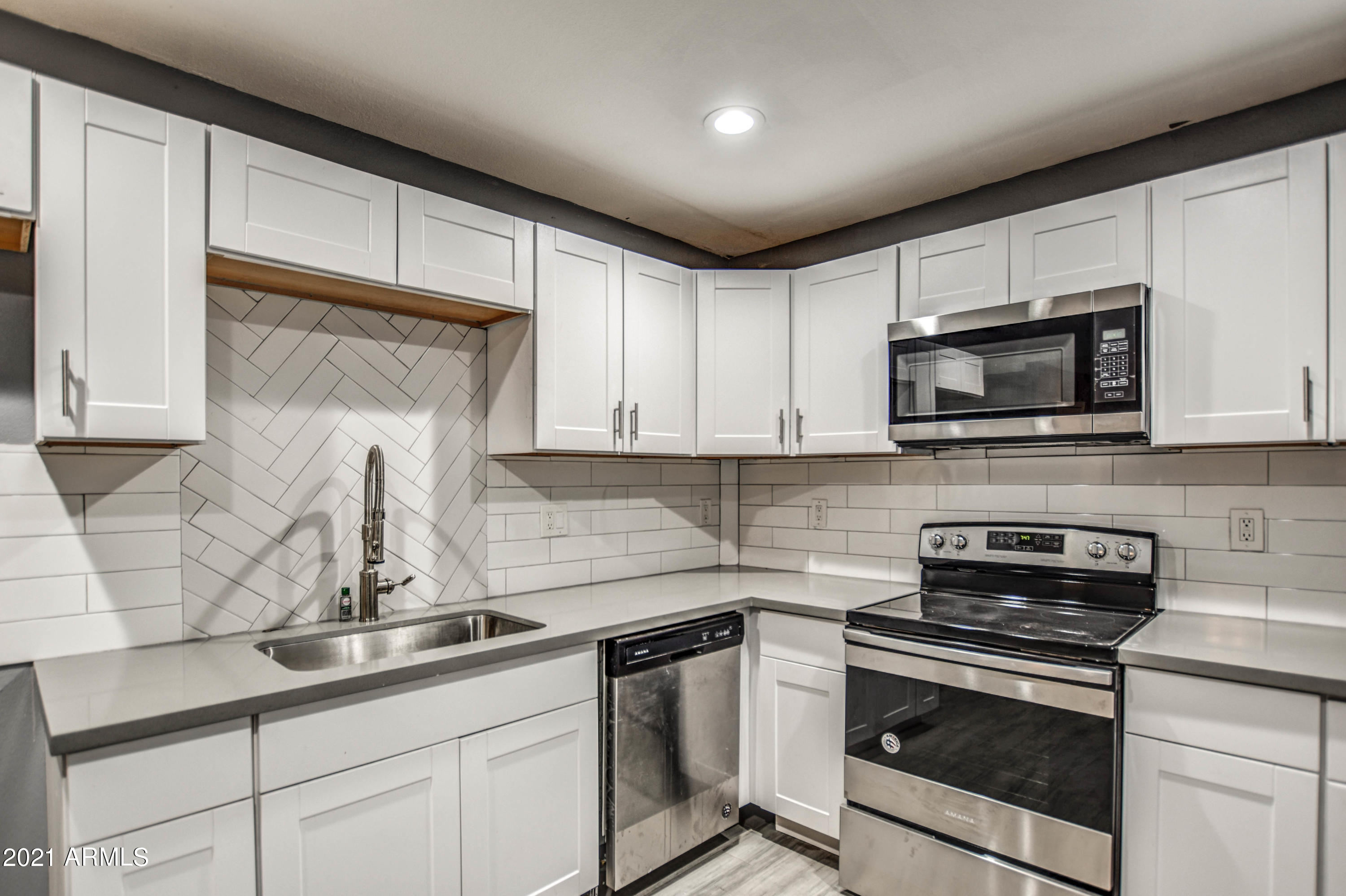 6413 West Osborn Road Phoenix, AZ 85033 - Photo 14 of 30 KITCHEN 4