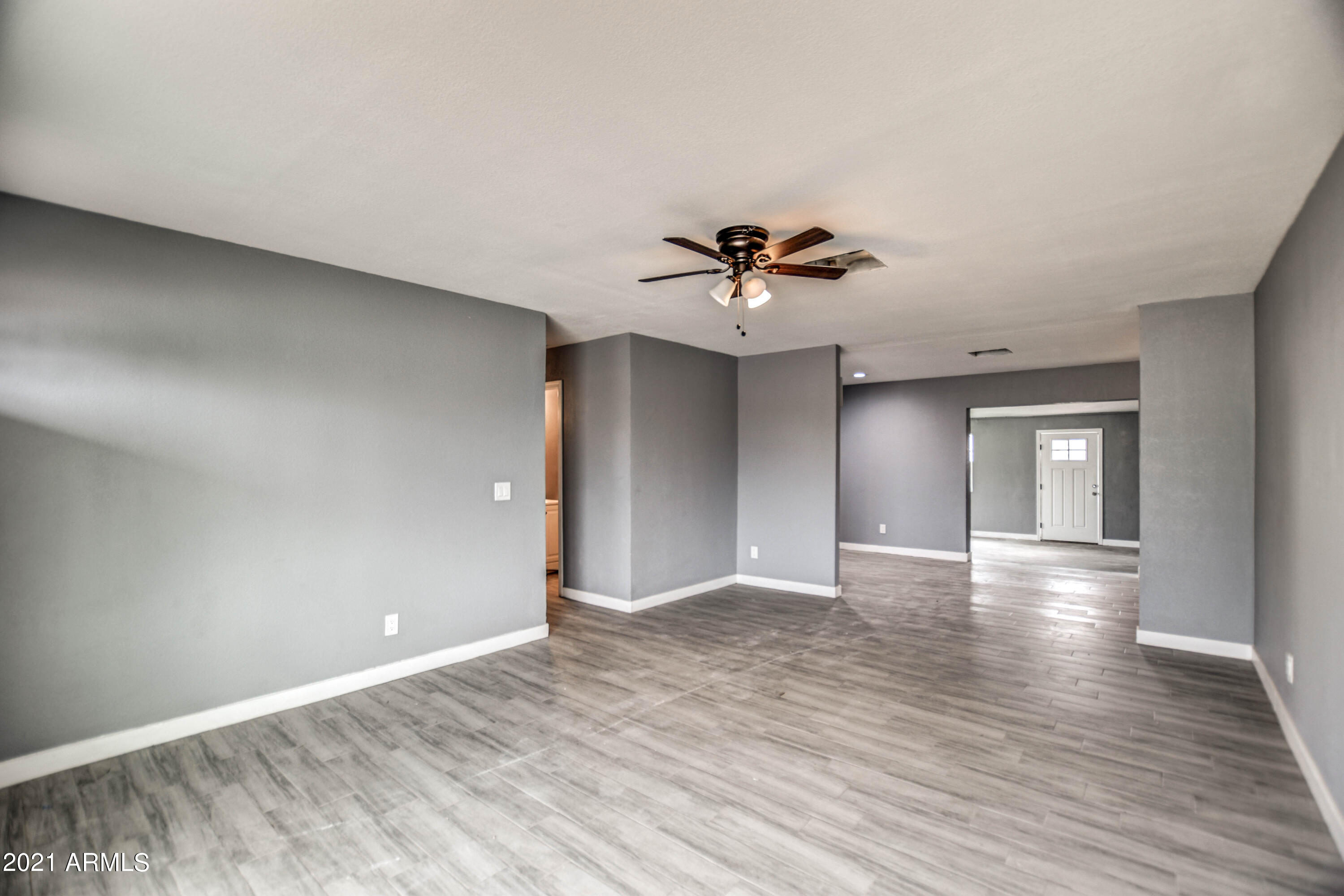 6413 West Osborn Road Phoenix, AZ 85033 - Photo 16 of 30 LIVING 4