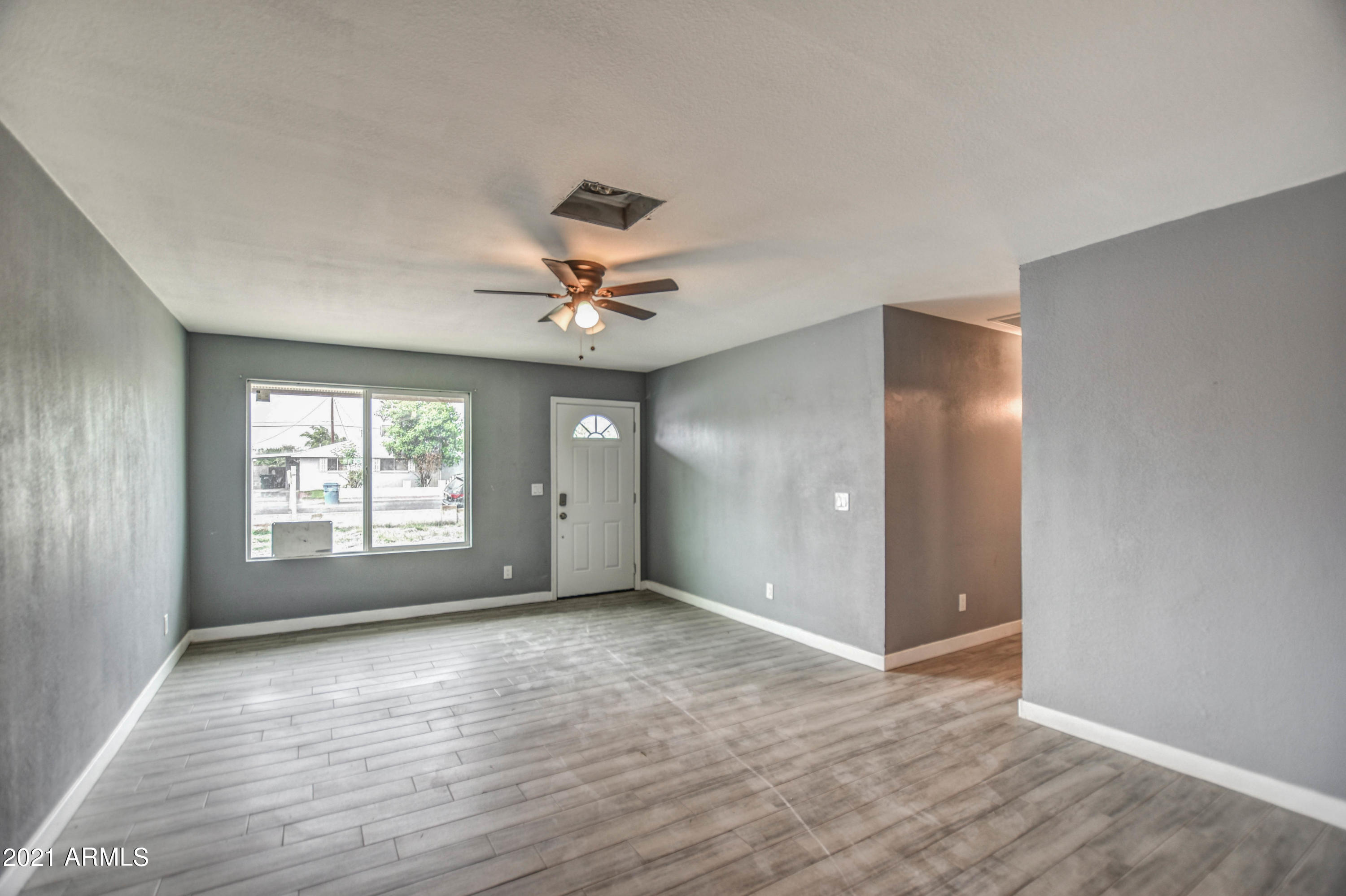6413 West Osborn Road Phoenix, AZ 85033 - Photo 6 of 30 LIVING 1
