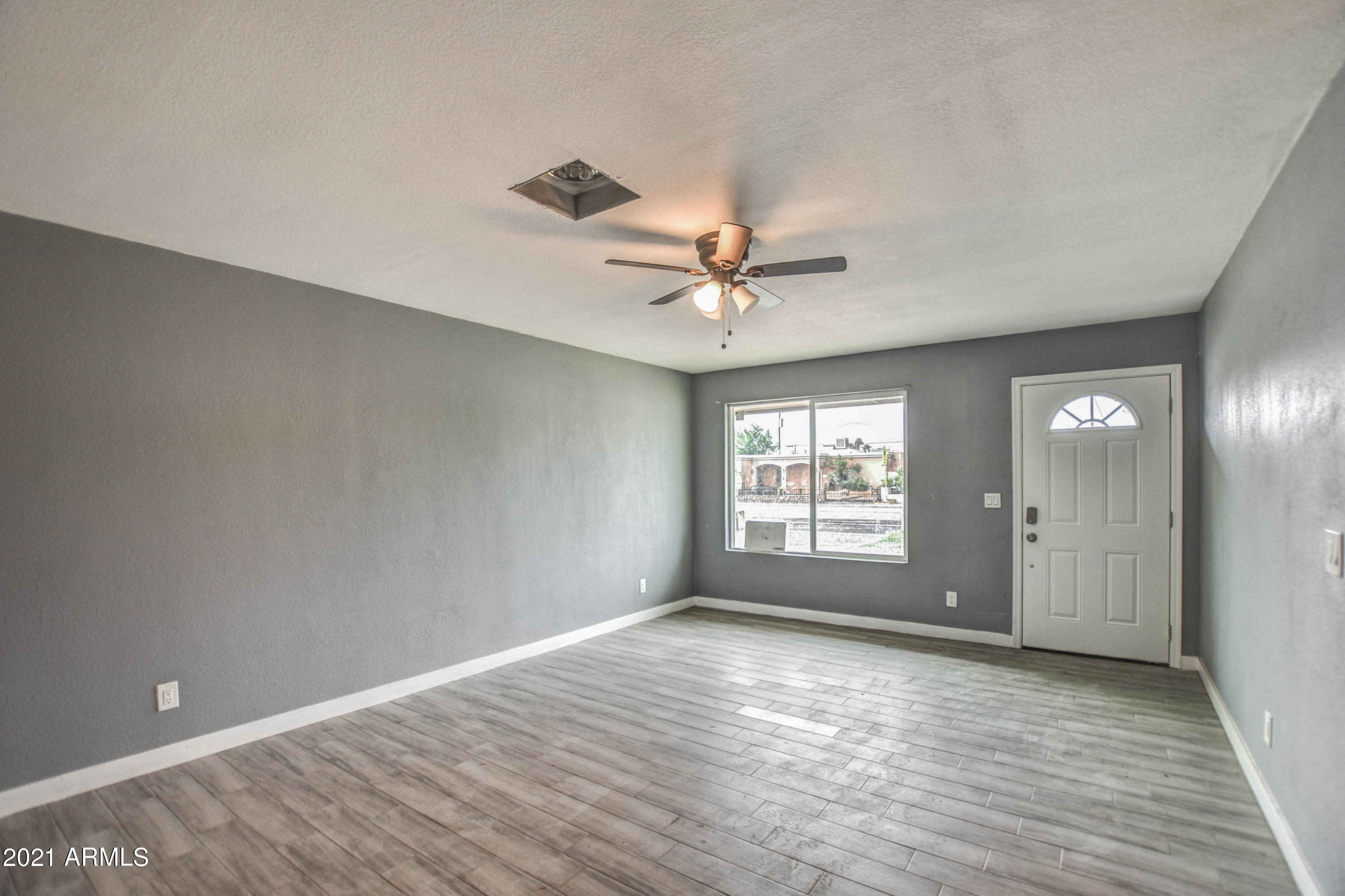 6413 West Osborn Road Phoenix, AZ 85033 - Photo 7 of 30 LIVING 2