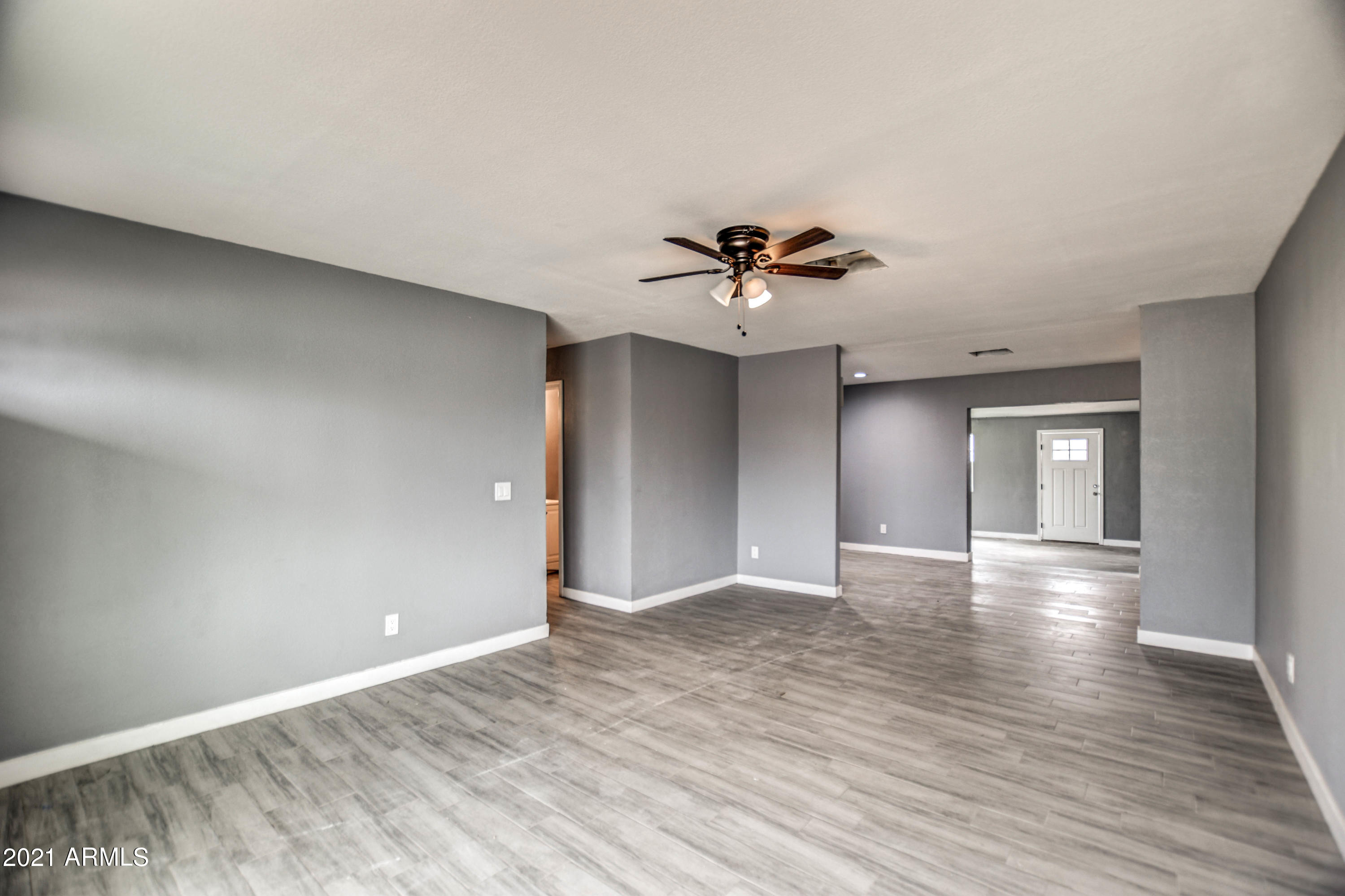 6413 West Osborn Road Phoenix, AZ 85033 - Photo 9 of 30 LIVING 4