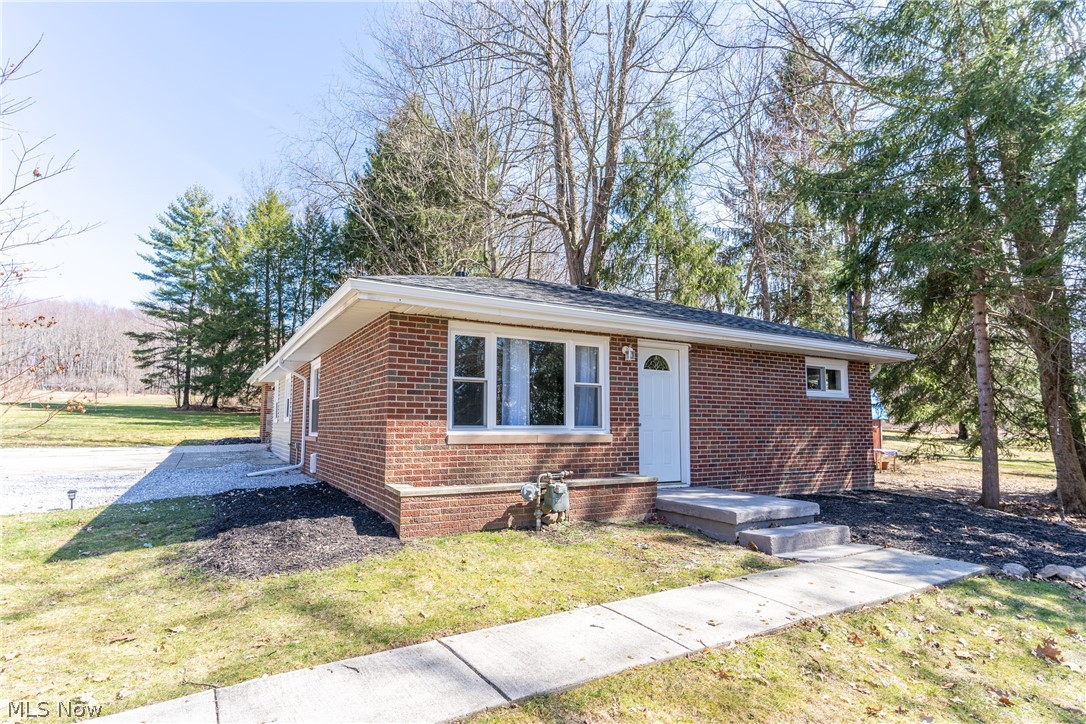 6431 Manchester Road Clinton, OH 44216 - Photo 2 of 29