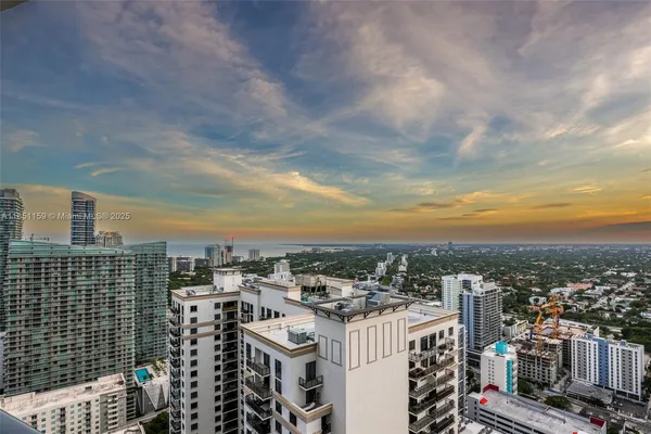 $10,500 | 55 Southwest 9th Street, Unit 3906, Miami, FL 33130