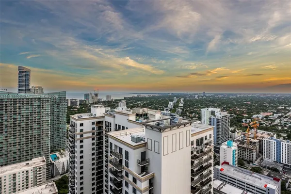 $10,500 | 55 Southwest 9th Street, Unit 3906, Miami, FL 33130