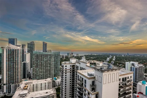 $10,500 | 55 Southwest 9th Street, Unit 3906, Miami, FL 33130
