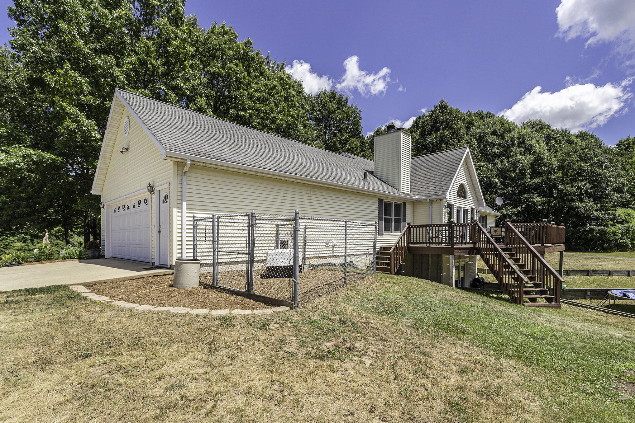 6010 Meadowbrook Road Benton Harbor, MI 49022 - Photo 5 of 28 IMG_5375