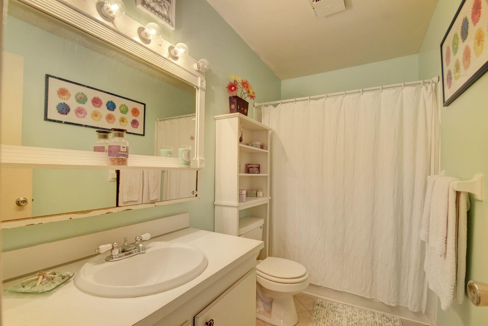 19445 Carolina Circle Boca Raton, FL 33434 - Photo 17 of 34 GuestBath