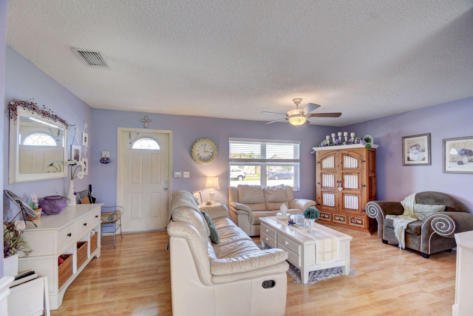 19445 Carolina Circle Boca Raton, FL 33434 - Photo 5 of 34 LivingRoom2