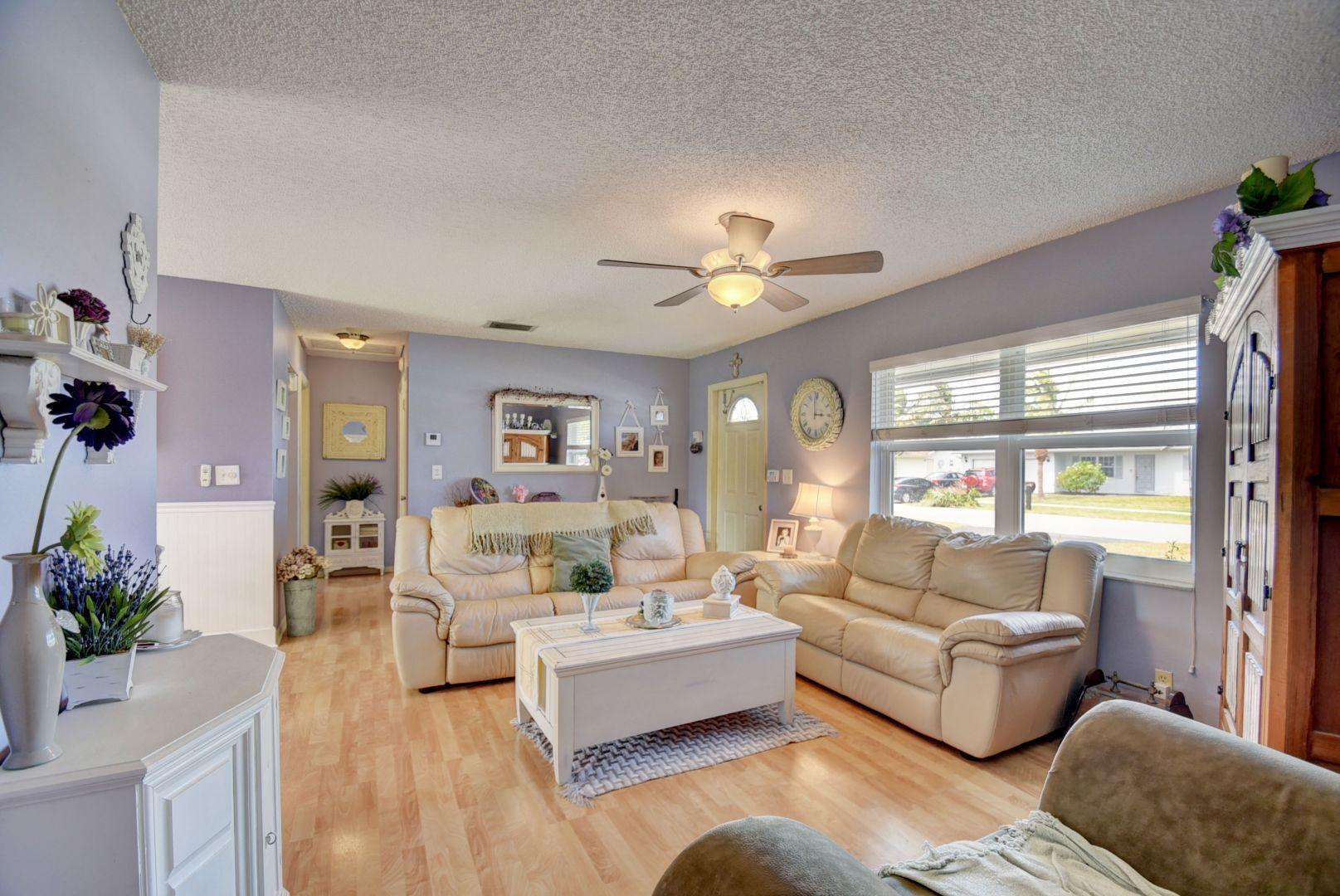 19445 Carolina Circle Boca Raton, FL 33434 - Photo 6 of 34 LivingRoom3