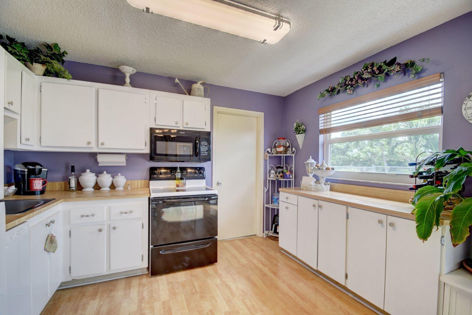 19445 Carolina Circle Boca Raton, FL 33434 - Photo 10 of 34 Kitchen4