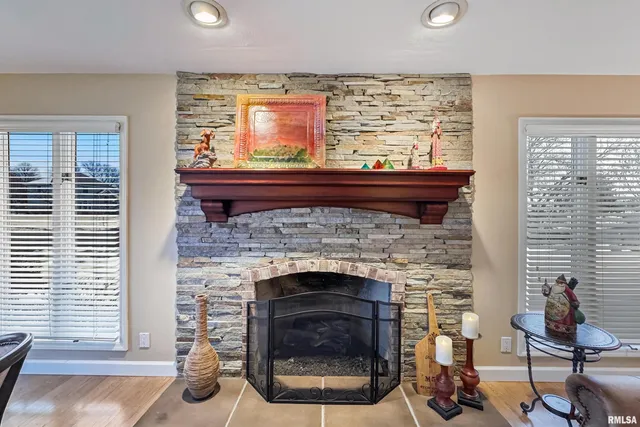 $475,000 | 1102 Tottenham Court, Washington, IL 61571