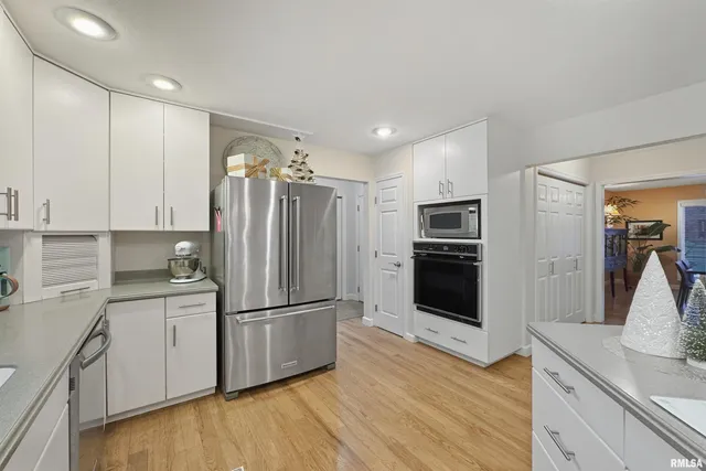 $475,000 | 1102 Tottenham Court, Washington, IL 61571