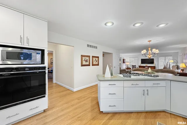 $475,000 | 1102 Tottenham Court, Washington, IL 61571