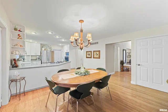 $475,000 | 1102 Tottenham Court, Washington, IL 61571