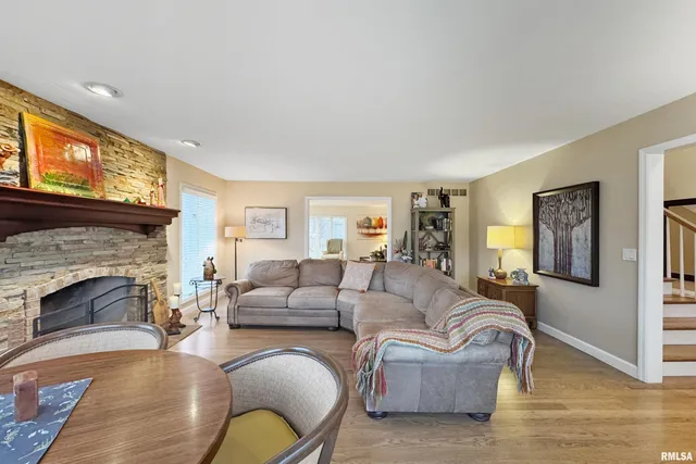 $475,000 | 1102 Tottenham Court, Washington, IL 61571