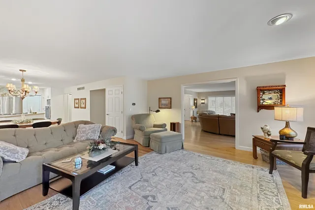 $475,000 | 1102 Tottenham Court, Washington, IL 61571