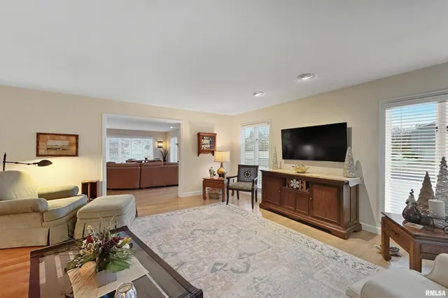 $475,000 | 1102 Tottenham Court, Washington, IL 61571