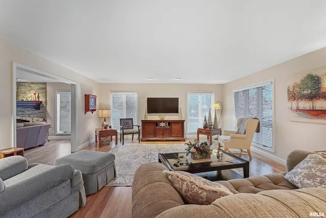 $475,000 | 1102 Tottenham Court, Washington, IL 61571