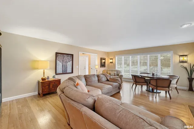 $475,000 | 1102 Tottenham Court, Washington, IL 61571