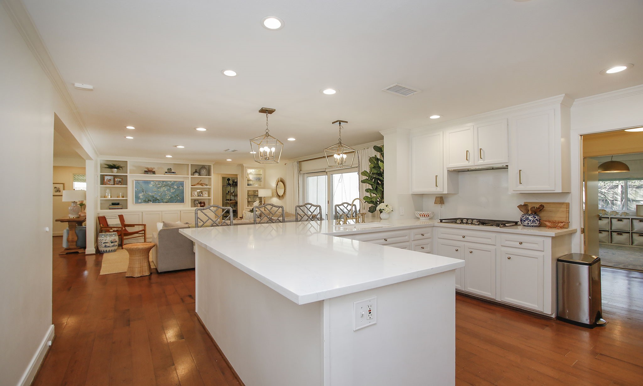 827 St George Lane Houston, TX 77079 - Photo 19 of 50