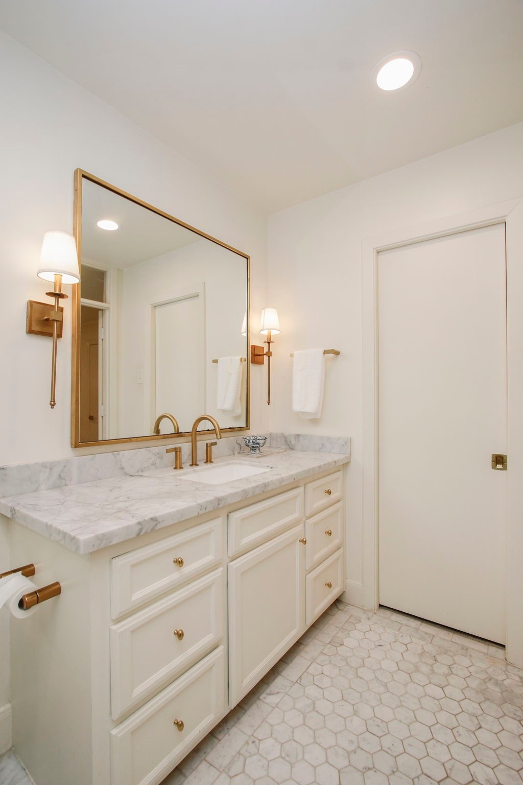 827 St George Lane Houston, TX 77079 - Photo 29 of 50