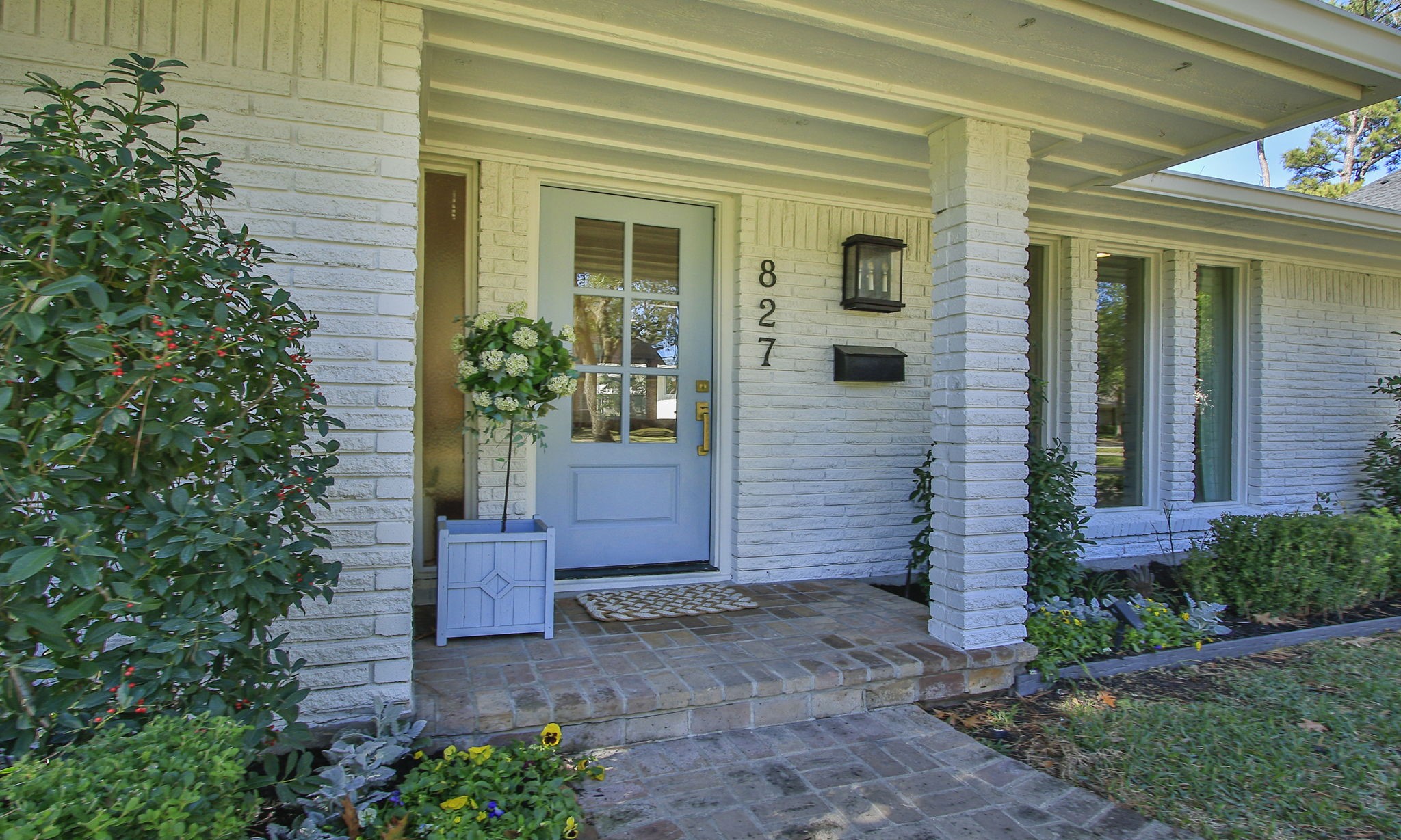 827 St George Lane Houston, TX 77079 - Photo 5 of 50