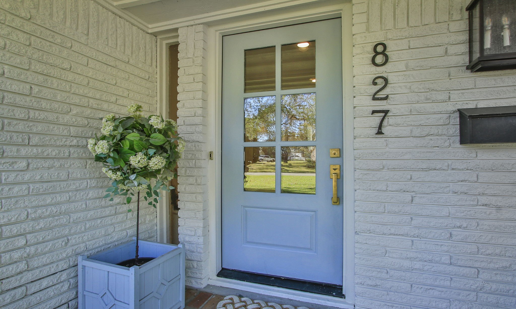 827 St George Lane Houston, TX 77079 - Photo 6 of 50