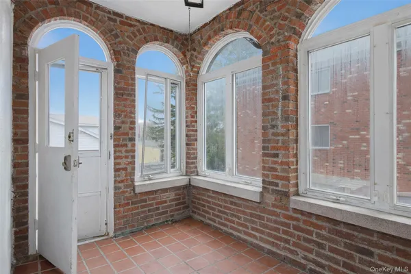 a view of front door with entryway