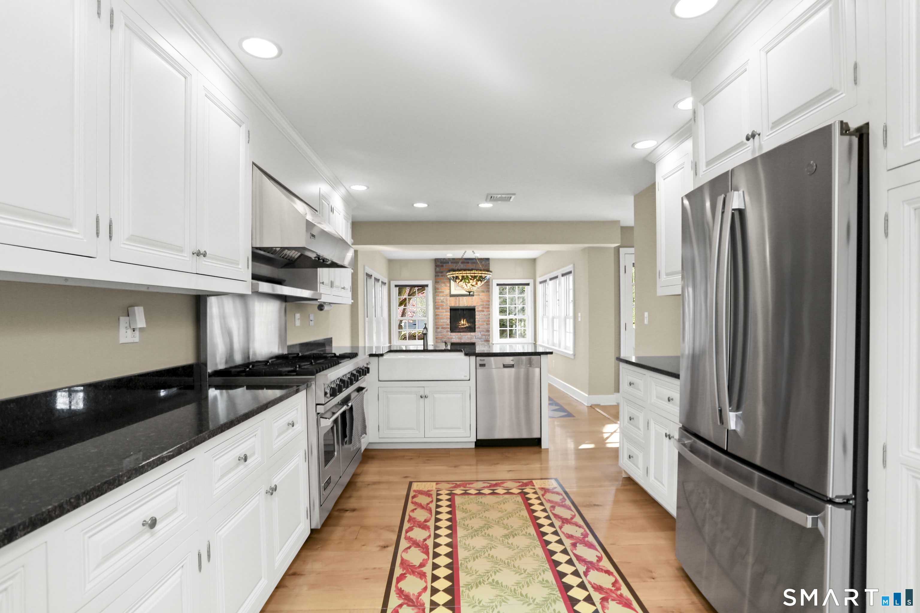 1005 Old Post Road Fairfield, CT 06824 - Photo 10 of 34