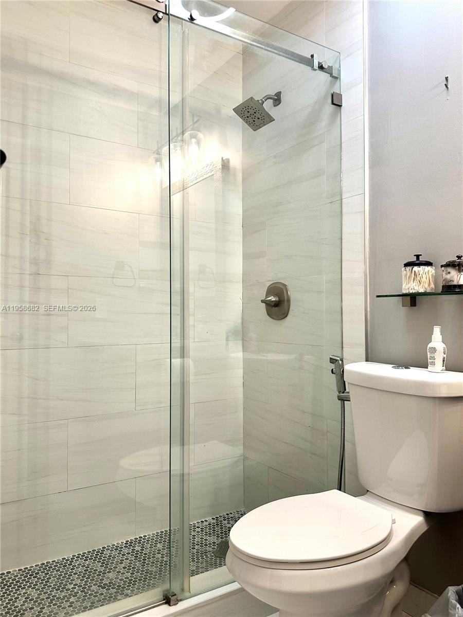 12907 Southwest 64th Lane Miami, FL 33183 - Photo 16 of 28 MASTER BATHROOM