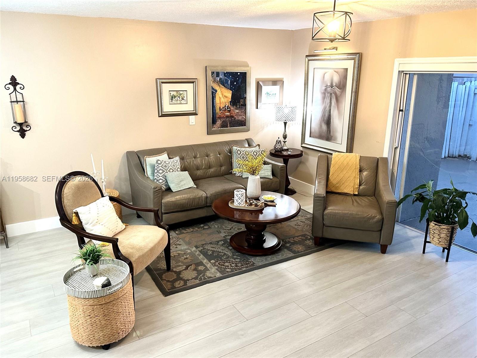 12907 Southwest 64th Lane Miami, FL 33183 - Photo 4 of 28 LIVING ROOM