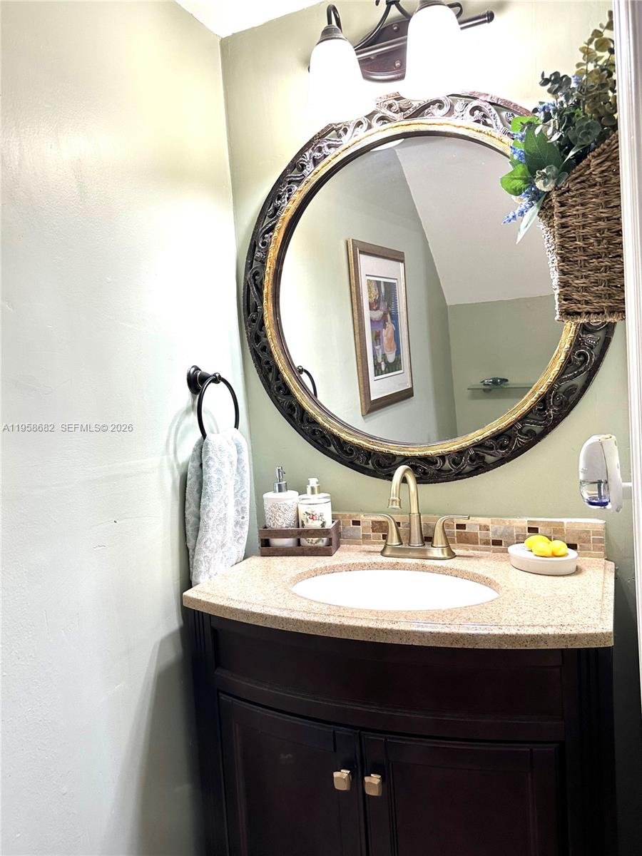 12907 Southwest 64th Lane Miami, FL 33183 - Photo 6 of 28 GUEST BATHROOM