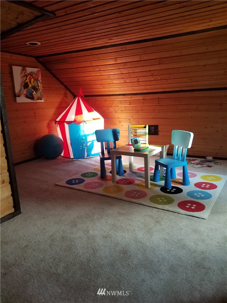 960 Chelan Avenue Northeast Renton, WA 98059 - Photo 11 of 14 Gallery Image 11