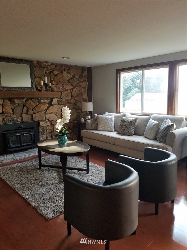 960 Chelan Avenue Northeast Renton, WA 98059 - Photo 13 of 14 Gallery Image 13