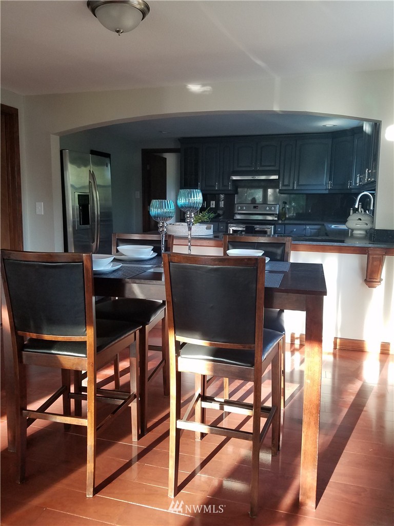 960 Chelan Avenue Northeast Renton, WA 98059 - Photo 3 of 14 Gallery Image 3