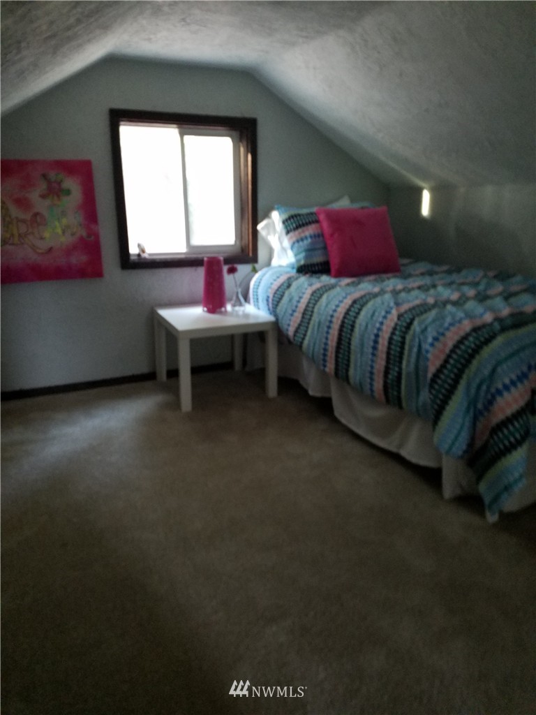 960 Chelan Avenue Northeast Renton, WA 98059 - Photo 10 of 14 Gallery Image 10