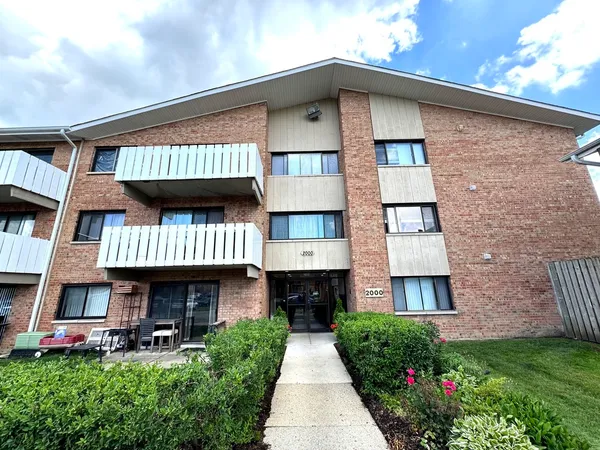 $195,000 | 2000 Bayside Drive, Unit 110, Palatine, IL 60074